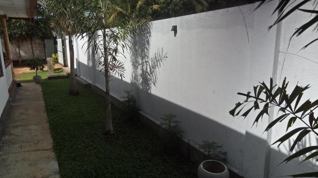 Umaya Holiday Home アヌラーダプラ エクステリア 写真